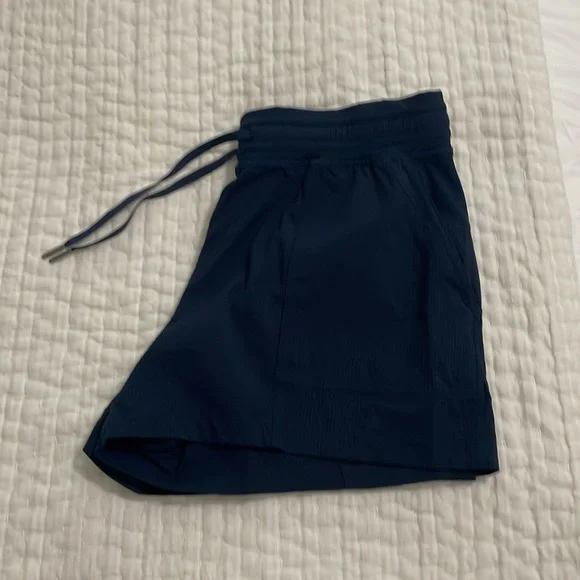 Lululemon Dance Studio High-Rise Short 3.5" *True Navy Size 8 - Picture 4 of 7